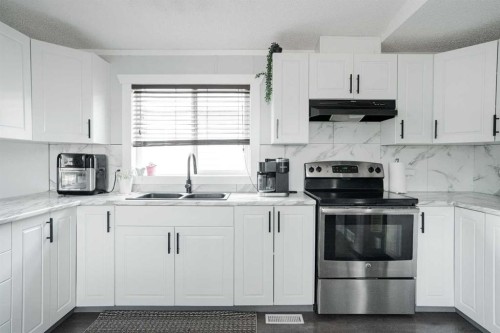 161 Harpe Way, Fort Mcmurray, AB - Indoor Photo Showing Kitchen With Double Sink