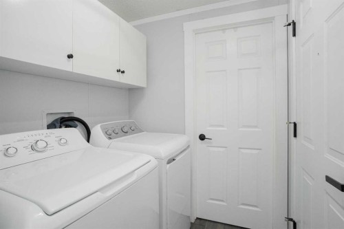 161 Harpe Way, Fort Mcmurray, AB - Indoor Photo Showing Laundry Room