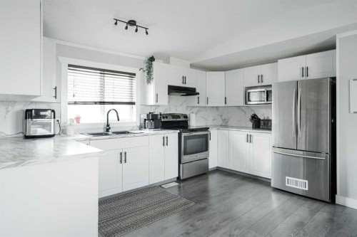 161 Harpe Way, Fort Mcmurray, AB - Indoor Photo Showing Kitchen With Double Sink