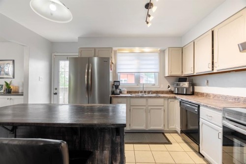 120 Dowd Road, Fort Mcmurray, AB - Indoor Photo Showing Kitchen