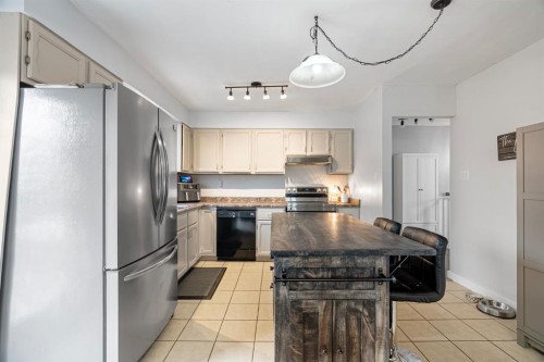 120 Dowd Road, Fort Mcmurray, AB - Indoor Photo Showing Kitchen