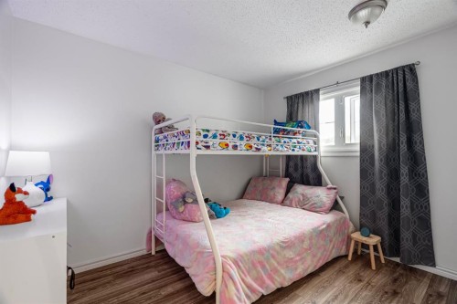 120 Dowd Road, Fort Mcmurray, AB - Indoor Photo Showing Bedroom