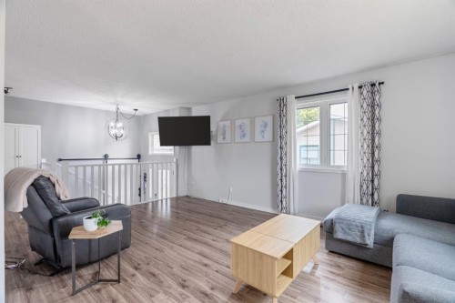 120 Dowd Road, Fort Mcmurray, AB - Indoor Photo Showing Living Room