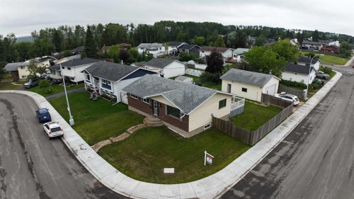 102 Hinge Bay  Fort Mcmurray, AB T9H 3W8