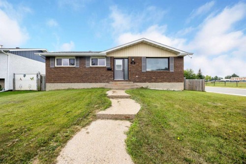 102 Hinge Bay, Fort Mcmurray, AB 