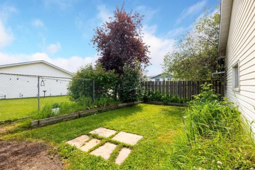 102 Hinge Bay, Fort Mcmurray, AB 