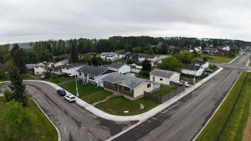 102 Hinge Bay, Fort Mcmurray, AB 