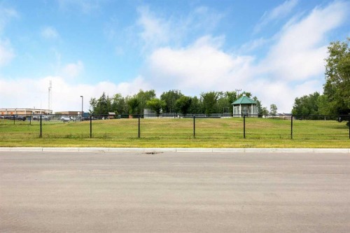 102 Hinge Bay, Fort Mcmurray, AB 