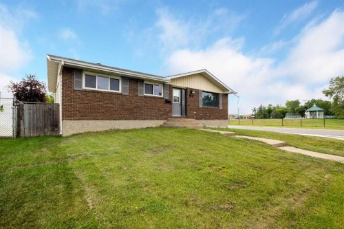 102 Hinge Bay, Fort Mcmurray, AB 