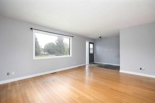 102 Hinge Bay, Fort Mcmurray, AB 