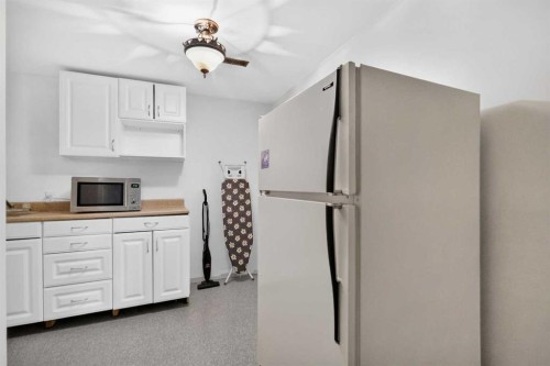 134 Wylie Place, Fort Mcmurray, AB - Indoor Photo Showing Kitchen