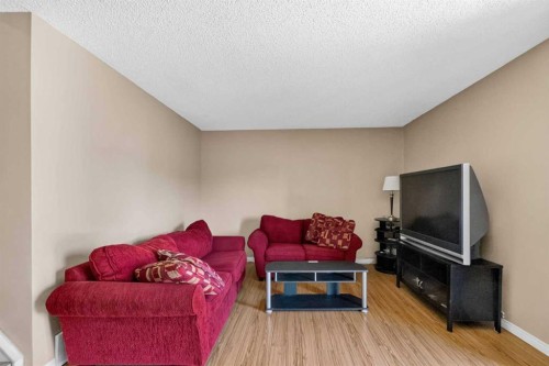 134 Wylie Place, Fort Mcmurray, AB - Indoor Photo Showing Living Room