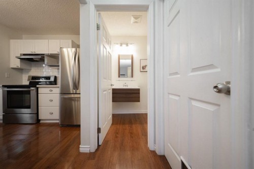 53-100 St.Laurent Way, Fort Mcmurray, AB - Indoor Photo Showing Kitchen With Stainless Steel Kitchen