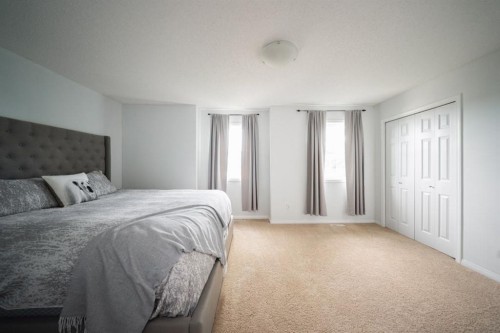 53-100 St.Laurent Way, Fort Mcmurray, AB - Indoor Photo Showing Bedroom
