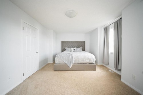 53-100 St.Laurent Way, Fort Mcmurray, AB - Indoor Photo Showing Bedroom