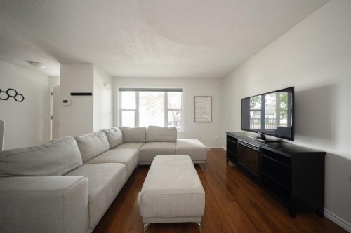 53-100 St.Laurent Way, Fort Mcmurray, AB - Indoor Photo Showing Living Room