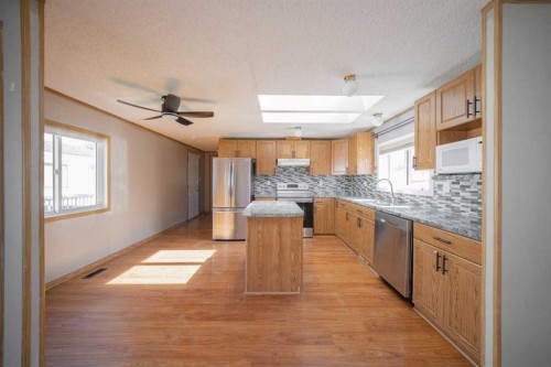 216 Cree Road, Fort Mcmurray, AB - Indoor Photo Showing Kitchen