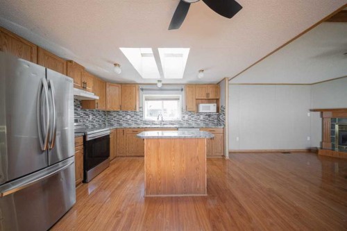 216 Cree Road, Fort Mcmurray, AB - Indoor Photo Showing Kitchen