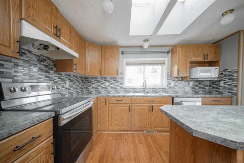 216 Cree Road, Fort Mcmurray, AB - Indoor Photo Showing Kitchen With Upgraded Kitchen