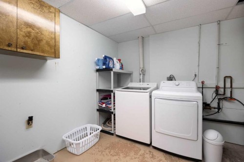 222 Berens Place, Fort Mcmurray, AB - Indoor Photo Showing Laundry Room