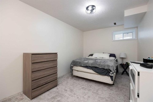 222 Berens Place, Fort Mcmurray, AB - Indoor Photo Showing Bedroom