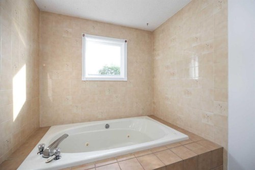 222 Berens Place, Fort Mcmurray, AB - Indoor Photo Showing Bathroom