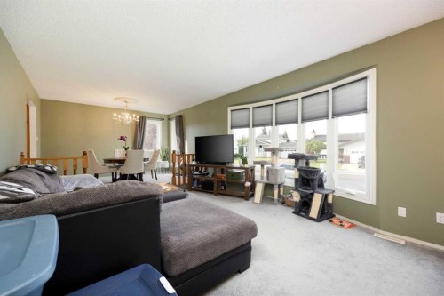 222 Berens Place, Fort Mcmurray, AB - Indoor Photo Showing Living Room