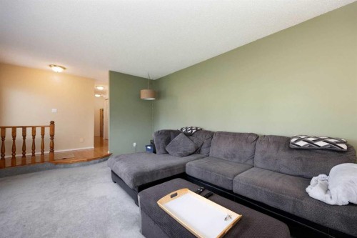 222 Berens Place, Fort Mcmurray, AB - Indoor Photo Showing Living Room