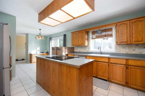 222 Berens Place, Fort Mcmurray, AB - Indoor Photo Showing Kitchen