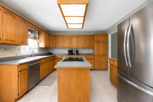 222 Berens Place, Fort Mcmurray, AB - Indoor Photo Showing Kitchen With Double Sink