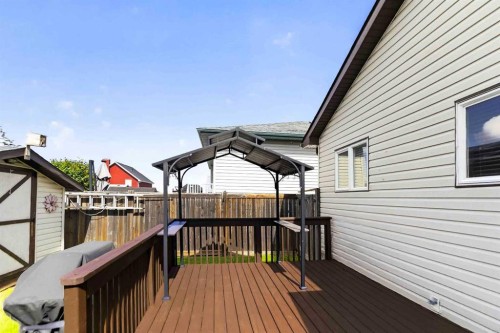 443 Pacific Crescent, Fort Mcmurray, AB - Outdoor With Exterior