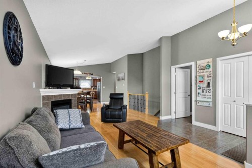 443 Pacific Crescent, Fort Mcmurray, AB - Indoor Photo Showing Living Room