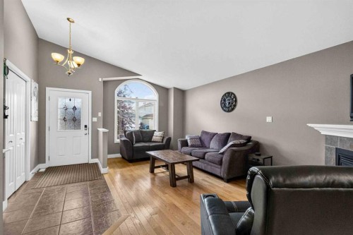 443 Pacific Crescent, Fort Mcmurray, AB - Indoor Photo Showing Living Room