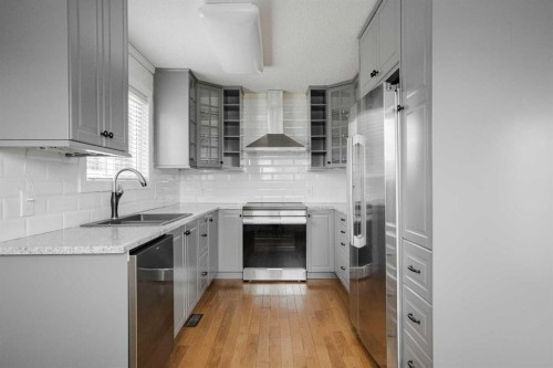 183 Cochrane Crescent, Fort Mcmurray, AB - Indoor Photo Showing Kitchen With Upgraded Kitchen
