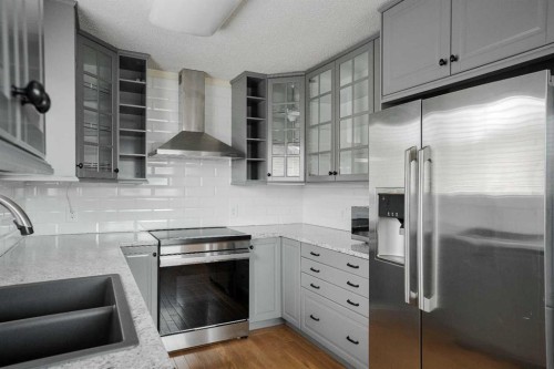 183 Cochrane Crescent, Fort Mcmurray, AB - Indoor Photo Showing Kitchen