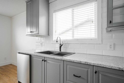 183 Cochrane Crescent, Fort Mcmurray, AB - Indoor Photo Showing Kitchen With Double Sink With Upgraded Kitchen