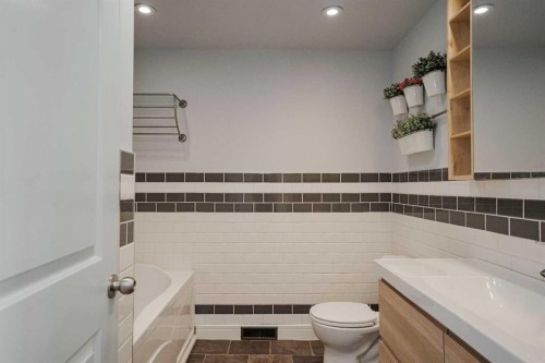 183 Cochrane Crescent, Fort Mcmurray, AB - Indoor Photo Showing Bathroom