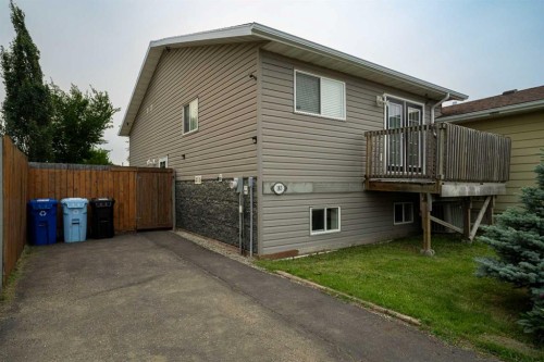 183 Cochrane Crescent, Fort Mcmurray, AB - Outdoor With Deck Patio Veranda