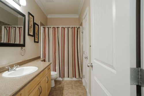 128 Dogwood Lane, Fort Mcmurray, AB - Indoor Photo Showing Bathroom