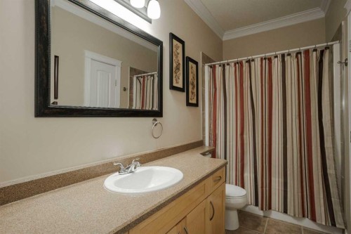 128 Dogwood Lane, Fort Mcmurray, AB - Indoor Photo Showing Bathroom
