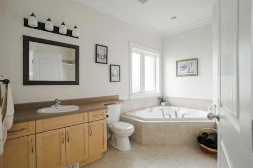 128 Dogwood Lane, Fort Mcmurray, AB - Indoor Photo Showing Bathroom