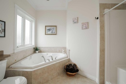 128 Dogwood Lane, Fort Mcmurray, AB - Indoor Photo Showing Bathroom