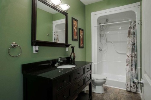 128 Dogwood Lane, Fort Mcmurray, AB - Indoor Photo Showing Bathroom