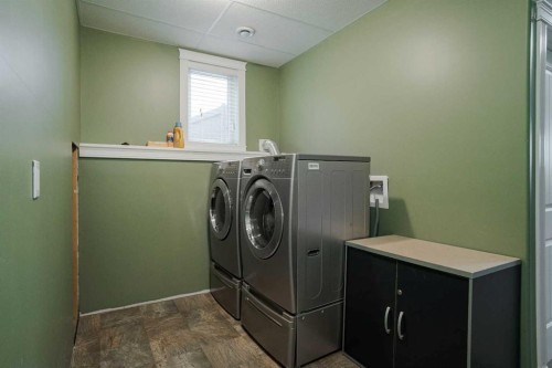 128 Dogwood Lane, Fort Mcmurray, AB - Indoor Photo Showing Laundry Room