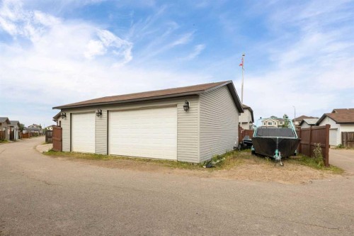 162 Chestnut Way, Fort Mcmurray, AB - Outdoor With Exterior