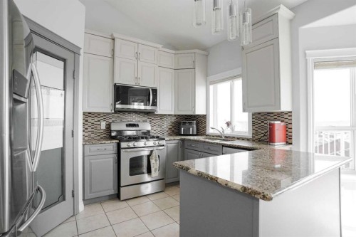 147 Killdeer, Fort Mcmurray, AB - Indoor Photo Showing Kitchen With Upgraded Kitchen