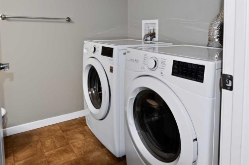 524-201 Abasand Drive, Fort Mcmurray, AB - Indoor Photo Showing Laundry Room