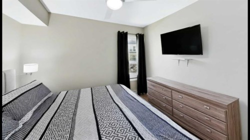 524-201 Abasand Drive, Fort Mcmurray, AB - Indoor Photo Showing Bedroom
