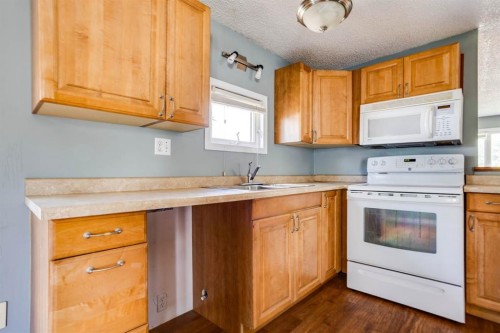 368 Grey Crescent, Fort Mcmurray, AB - Indoor Photo Showing Kitchen With Double Sink