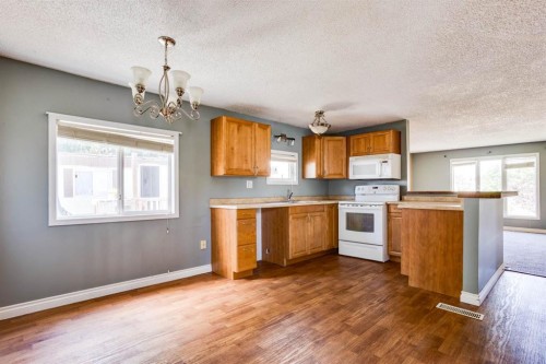 368 Grey Crescent, Fort Mcmurray, AB - Indoor Photo Showing Kitchen